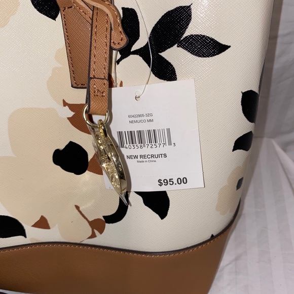 Anne Klein - Picture 2 of 10